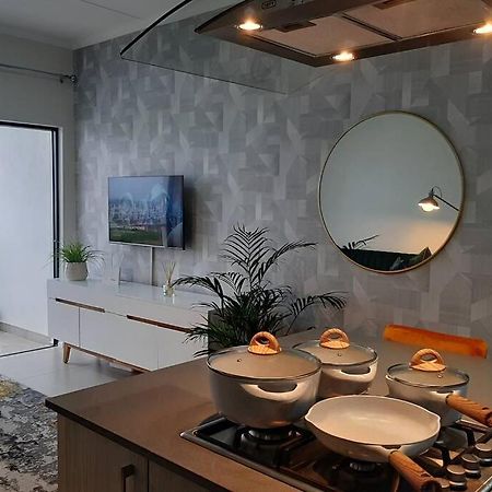 Mikeys Place On New: 2Bed2Bath No.1 With Free Wifinetflix Midrand Kültér fotó