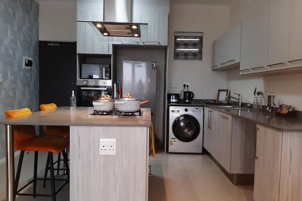 Mikeys Place On New: 2Bed2Bath No.1 With Free Wifinetflix Midrand Kültér fotó
